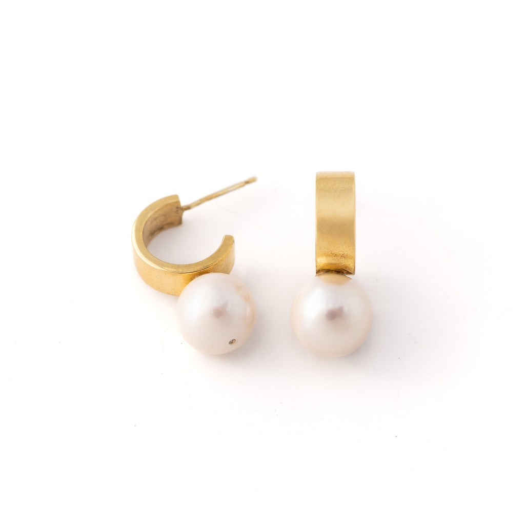 Brass Classic Pearl Earring